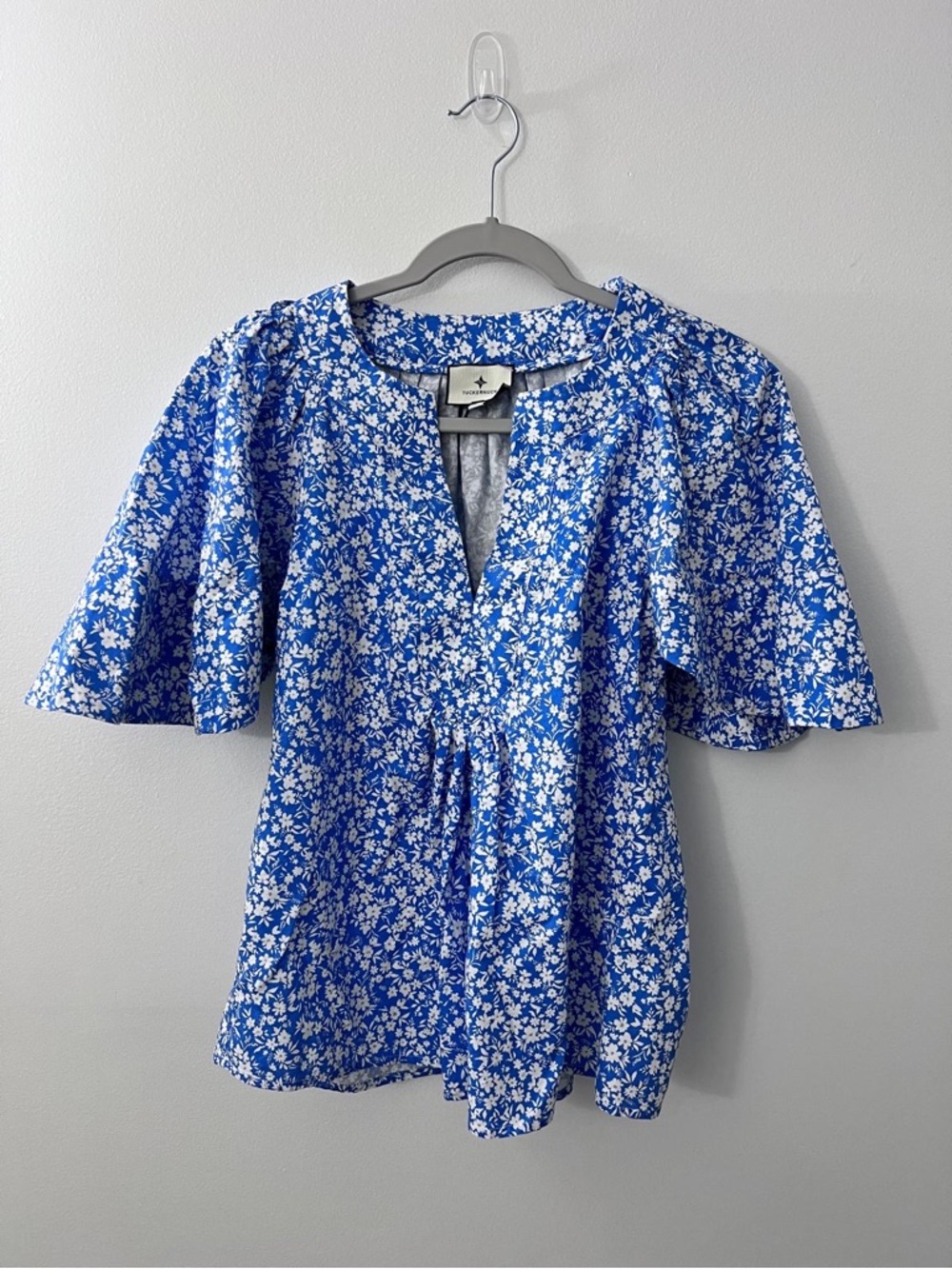 Tuckernuck Women’s Blue Floral Split-Neck Blouse with Flutter Sleeves